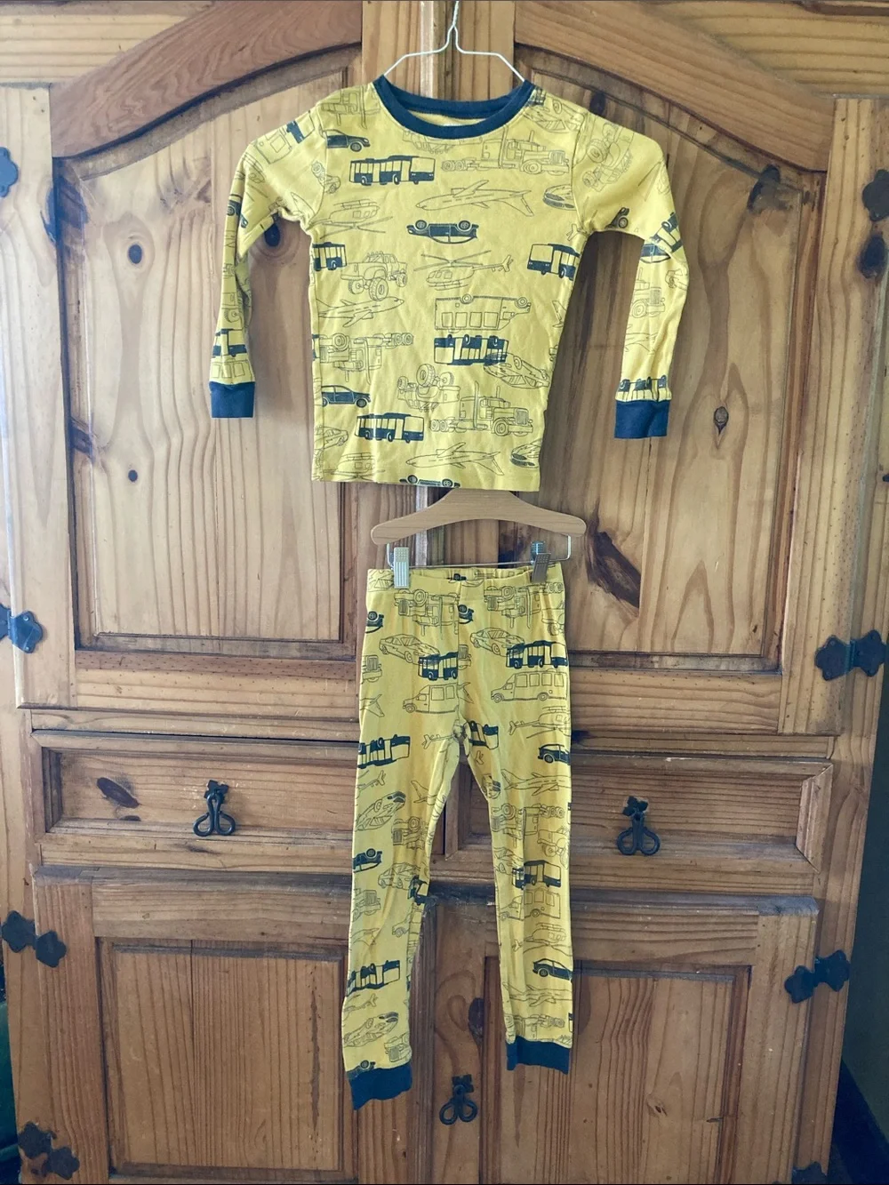 Boys Carter’s yellow gray airplane truck  2 piece long sleeve pajamas size 7